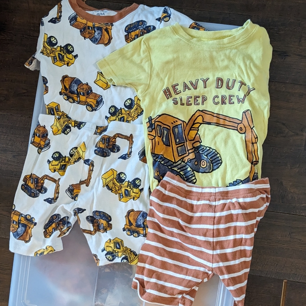 Bundle of 2 Carter's 4T Short Sleeve Pajamas Sets, Construction